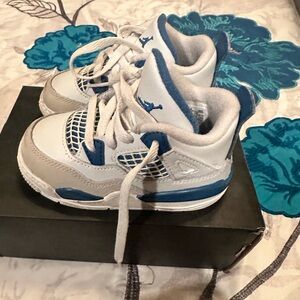 Jordan Kids Sneakers in White and Blue